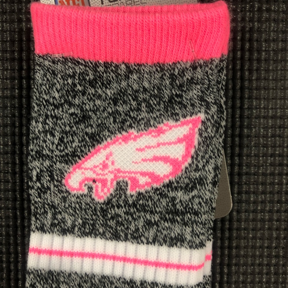 🎉 HP 🎉🆕 Philadelphia Eagles  Neon Pink Socks - Picture 2 of 8